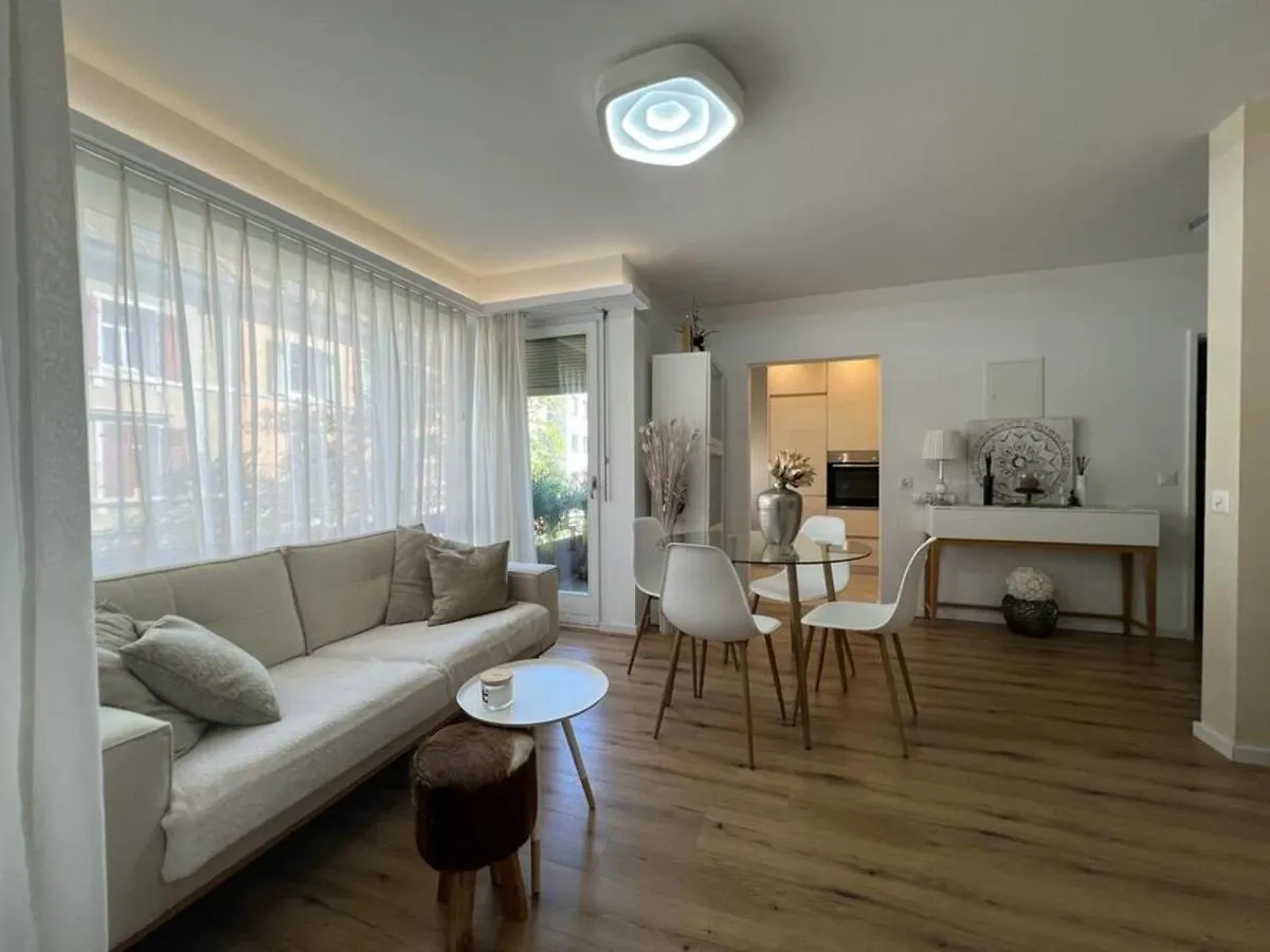 Stylish 1-Bedroom Condo Close To Exhibition Square Bâle