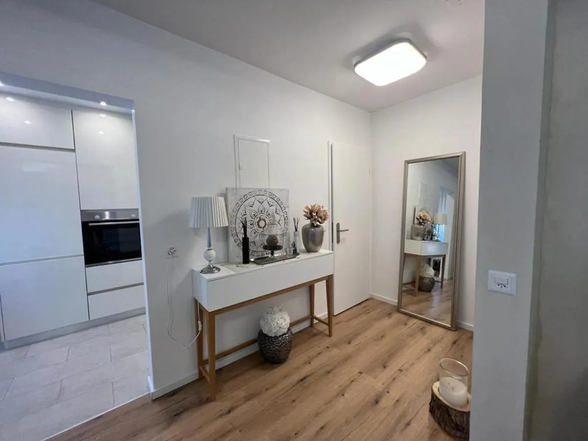 Stylish 1-Bedroom Condo Close To Exhibition Square Basel